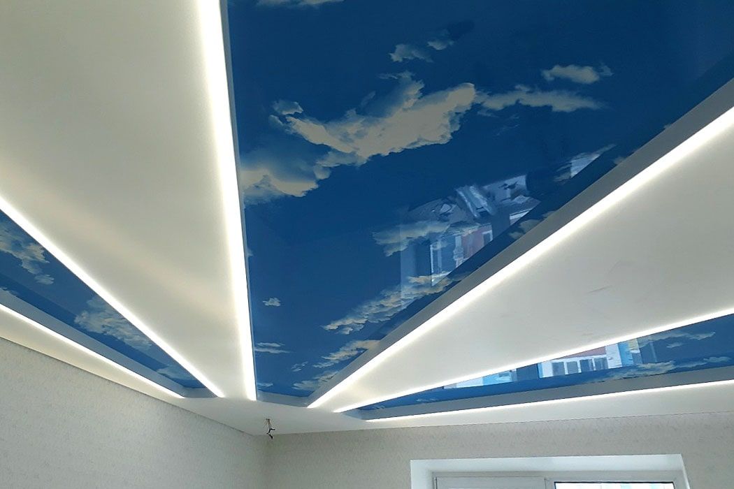 Натяжные потолки с подсветкой и светодиодными линиями 
